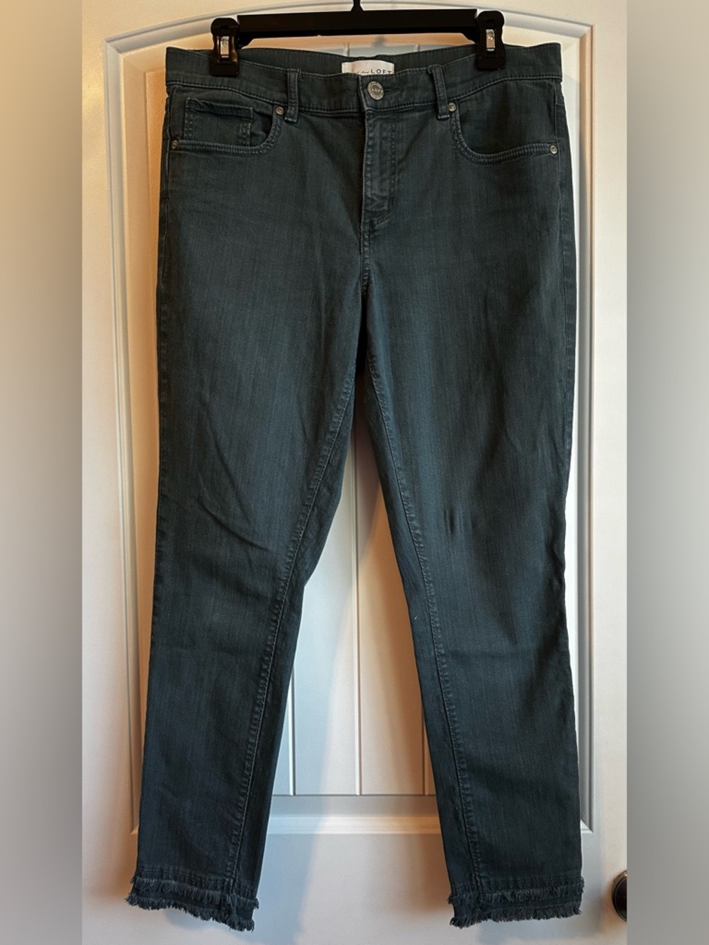 LOFT Women’s Modern Skinny Jeans Dark Wash Raw Hem Frayed Ankle Size 6